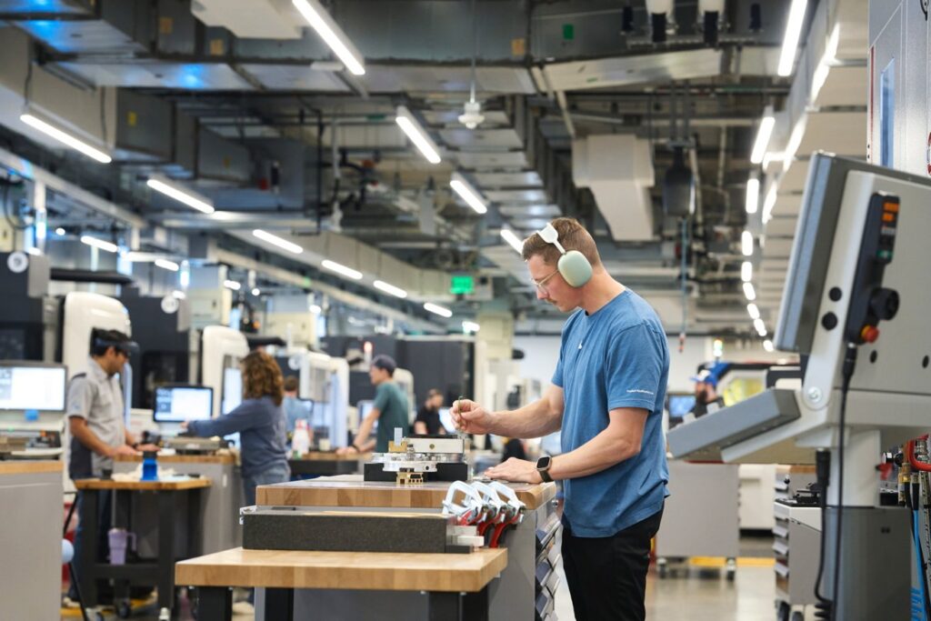 Apple Commits $500B to U.S. Growth Apple Commits $500B to U.S. Growth